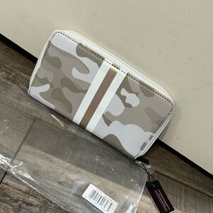 Haute Shore Cash Sahara Neoprene Wallet full Zip around